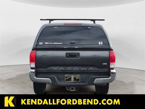 Used 2019 Toyota Tacoma TRD Off-Road image 4