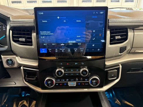 Used 2024 Ford Expedition Max XLT image 17