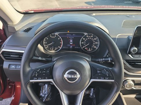 Used 2025 Nissan Altima 2.5 SV FWD image 25