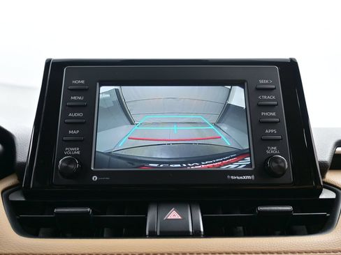 Used 2021 Toyota RAV4 LE AWD/4WD image 17