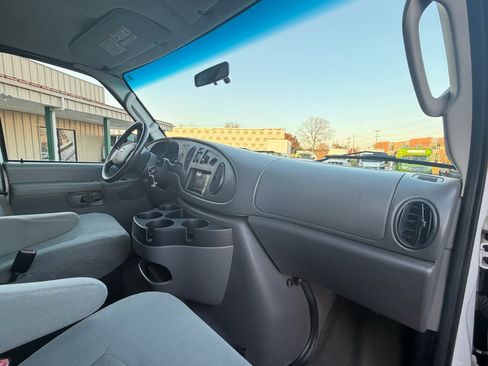 Used 2008 Ford E-350 and Econoline 350 XLT image 16