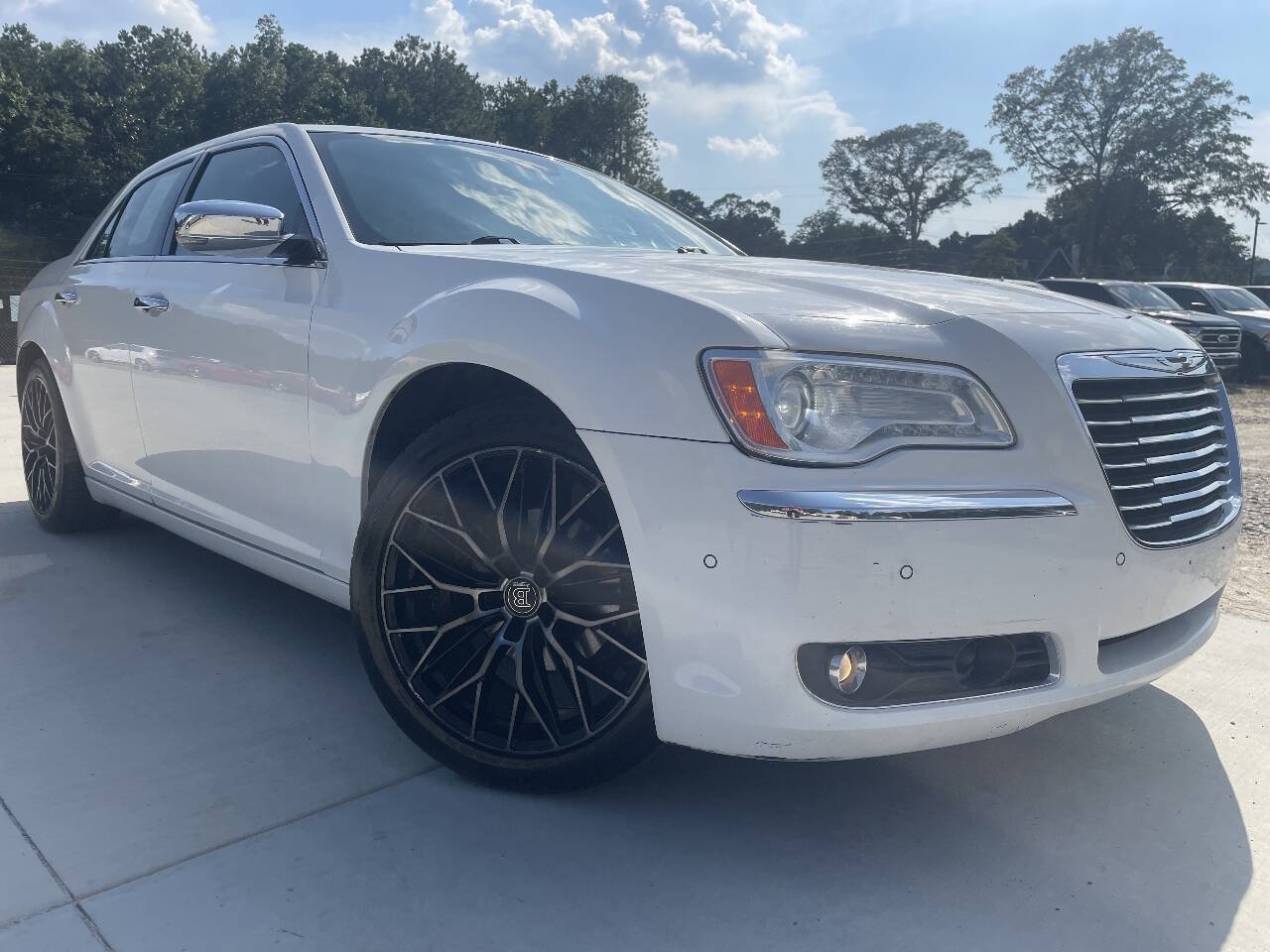 Used 2011 Chrysler 300 Limited RWD image 1