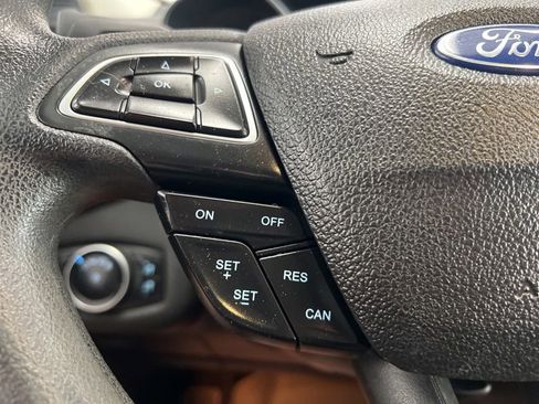 Used 2017 Ford Escape SE w/ Equipment Group 201A FWD image 21