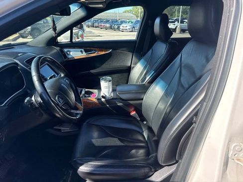 Used 2016 Lincoln MKX Reserve w/ Luxury Package AWD/4WD image 4