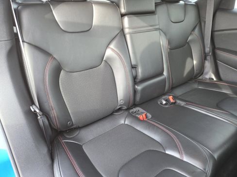 Used 2019 Jeep Cherokee Trailhawk w/ Cold Weather Group image 21