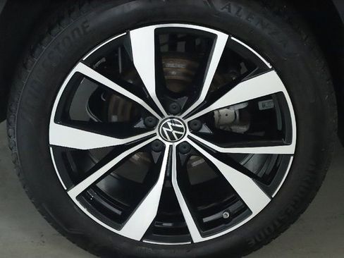 Used 2024 Volkswagen Atlas SEL Premium R-Line image 12