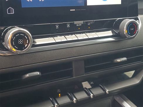 Used 2023 Chevrolet Colorado Trail Boss w/ Technology Package image 29