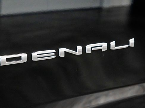 Used 2025 GMC Yukon Denali image 15