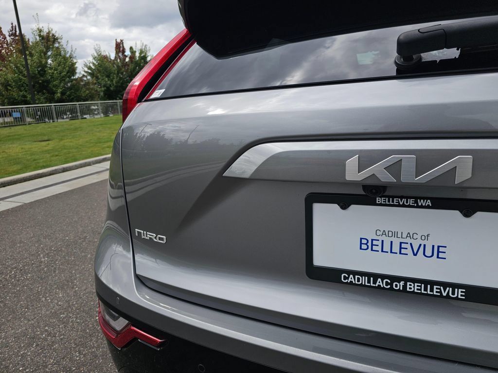 Used 2023 Kia Niro Wave w/ Wave Preserve Package FWD image 16
