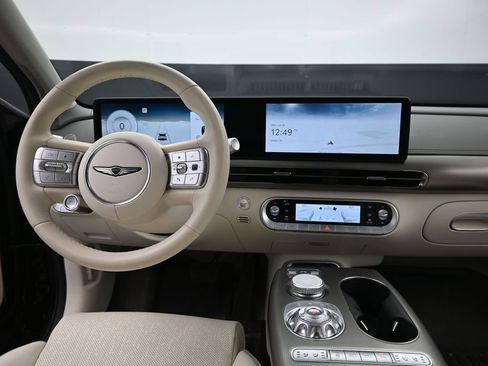 Used 2025 Genesis GV60 Advanced AWD/4WD image 21
