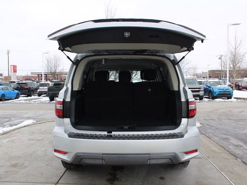 Used 2021 Nissan Armada SV image 9