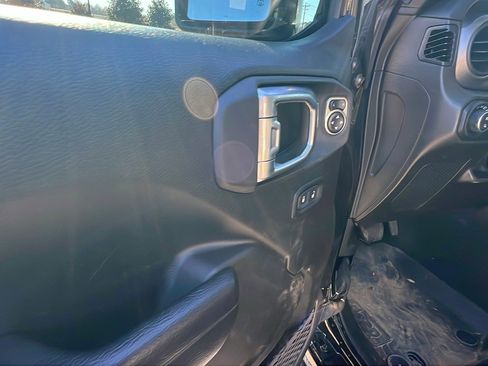 Used 2023 Jeep Gladiator Sport image 14