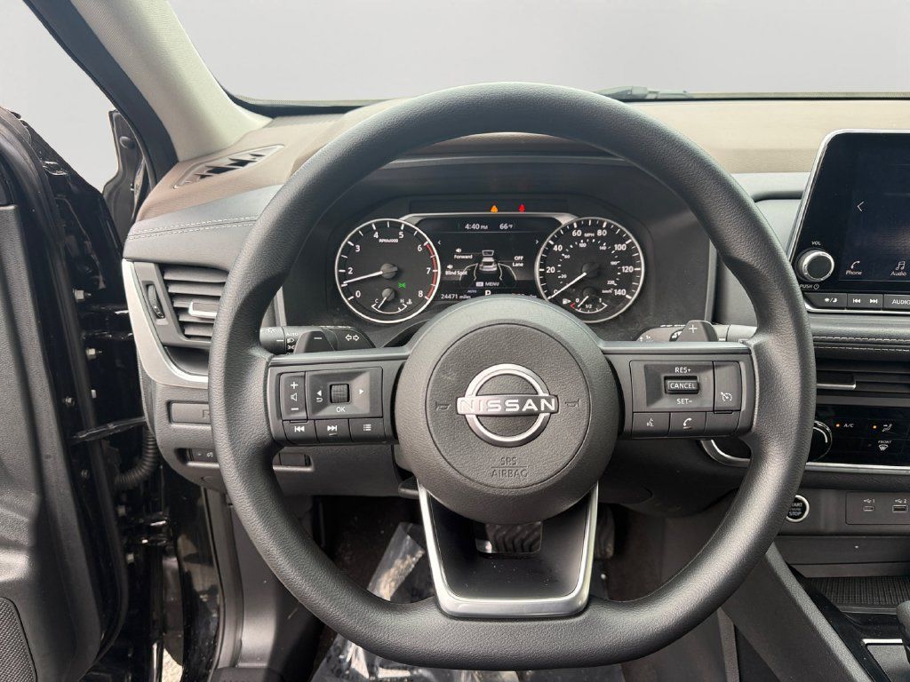 Used 2023 Nissan Rogue S AWD/4WD image 12