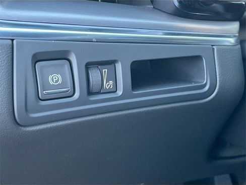 New 2025 Cadillac XT5 Luxury image 10