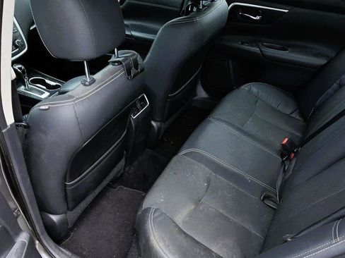 Used 2016 Nissan Altima 3.5 SL FWD image 16