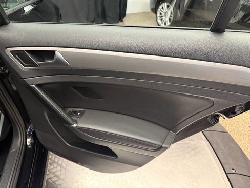 Used 2015 Volkswagen Golf SE image 22