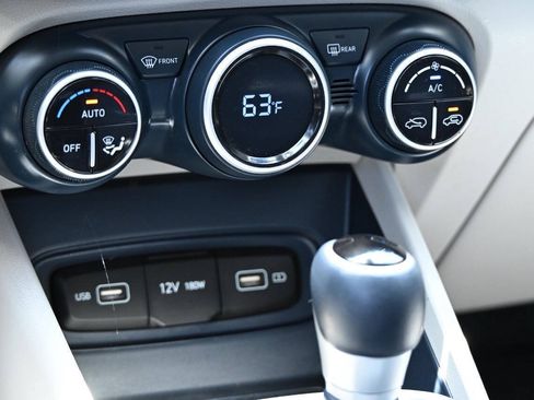 Used 2022 Hyundai Venue Limited FWD image 20