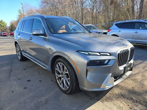 Used 2023 BMW X7 xDrive40i w/ Premium Package AWD/4WD image 3