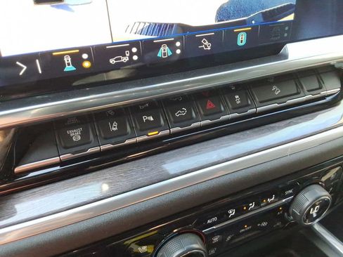 Used 2024 Chevrolet Silverado 2500 LTZ w/ LTZ Plus Package image 33