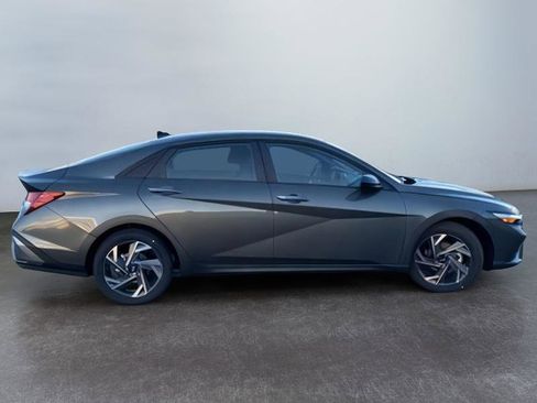 New 2025 Hyundai Elantra Sport FWD image 4