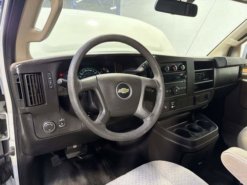 Used 2017 Chevrolet Express 2500 image 18