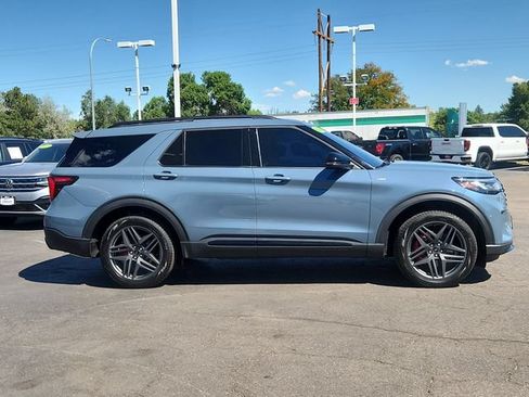 Used 2026 Ford Explorer ST-Line w/ ST-Line Street Pack AWD/4WD image 2