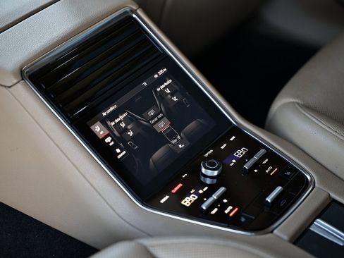 Used 2021 Porsche Panamera 4 image 31