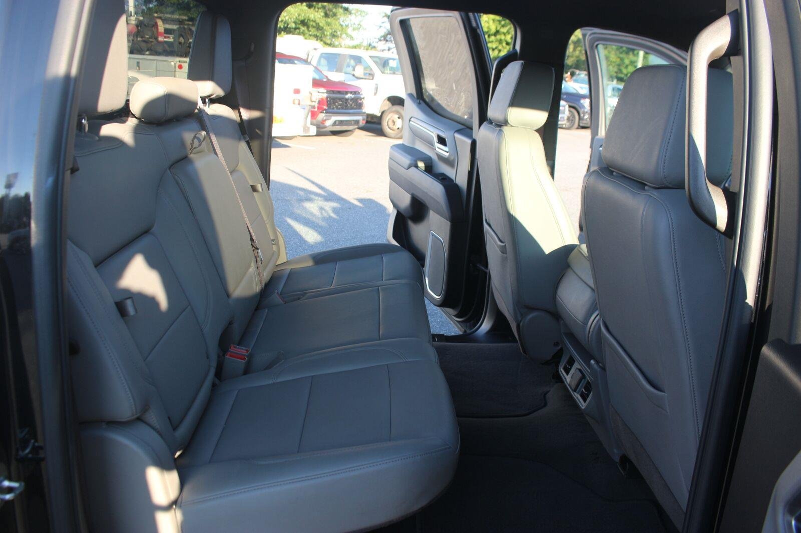 Used 2025 GMC Sierra 1500 SLT AWD/4WD image 33
