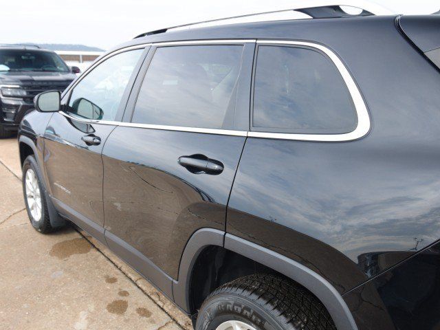Used 2017 Jeep Cherokee Latitude w/ Cold Weather Group AWD/4WD image 6