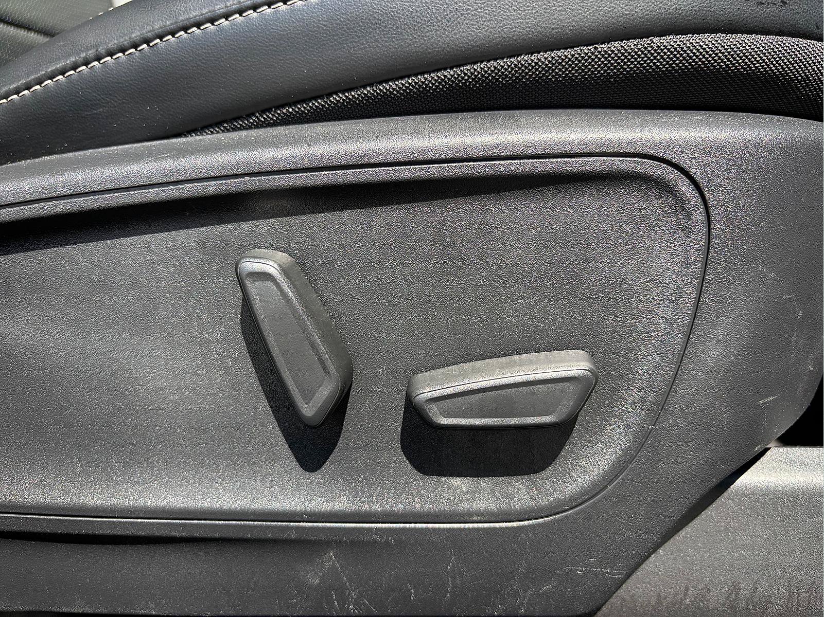 Used 2025 Ford Escape Platinum AWD/4WD image 38