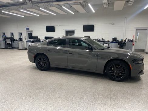 Used 2019 Dodge Charger SXT w/ Driver Confidence Group image 4