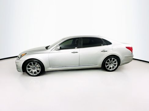 Used 2012 Hyundai Equus Signature RWD image 4