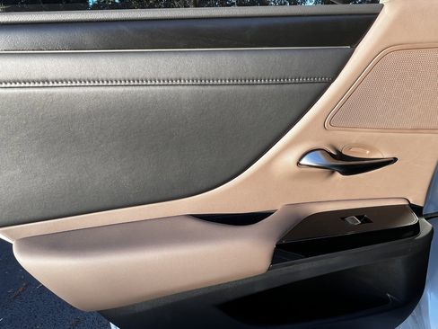 Used 2023 Lexus ES 350 w/ Premium Package image 29