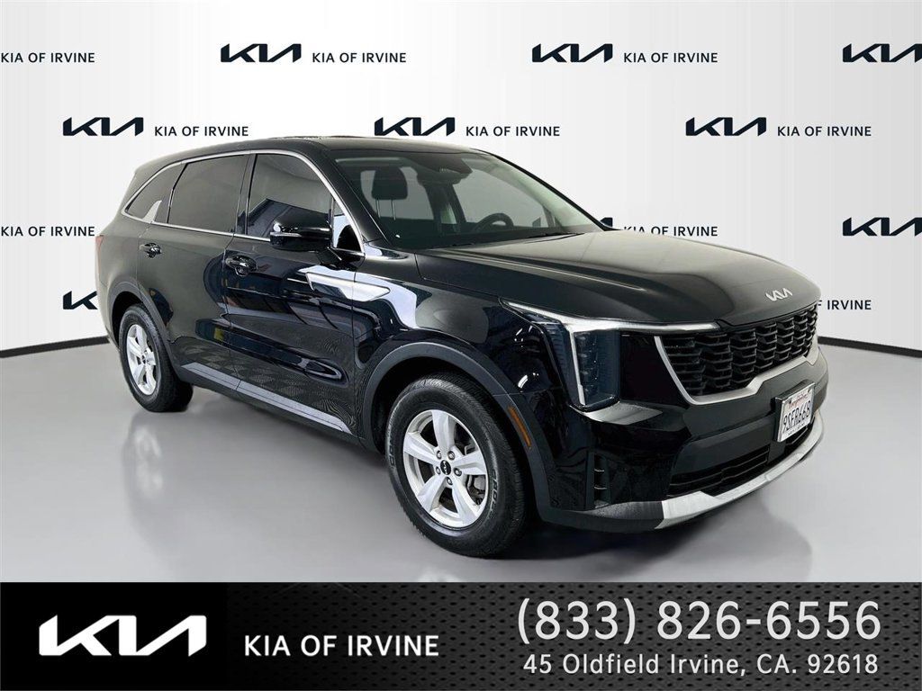 Certified 2025 Kia Sorento LX FWD image 1