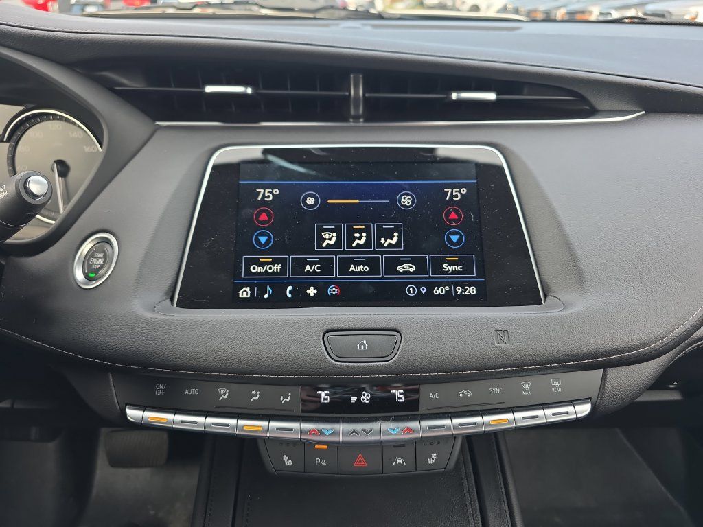Used 2021 Cadillac XT4 Luxury w/ Cold Weather Package AWD/4WD image 31