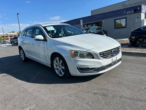 Used 2016 Volvo V60 T5 Platinum image 3
