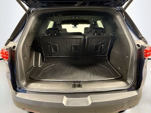 Used 2023 Chevrolet Traverse LT image 25