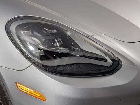 Certified 2023 Porsche Panamera Platinum Edition image 14