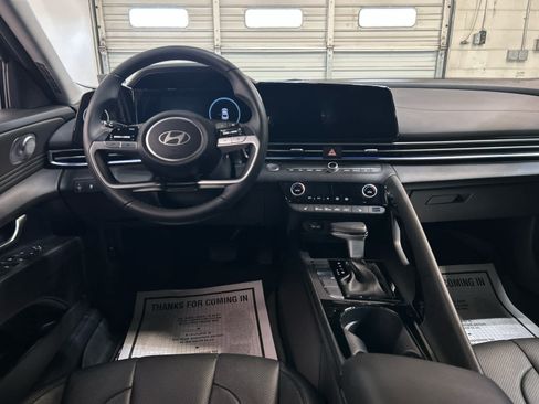 Used 2025 Hyundai Elantra Limited FWD image 4