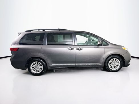 Used 2016 Toyota Sienna XLE w/ XLE Navigation Package FWD image 10
