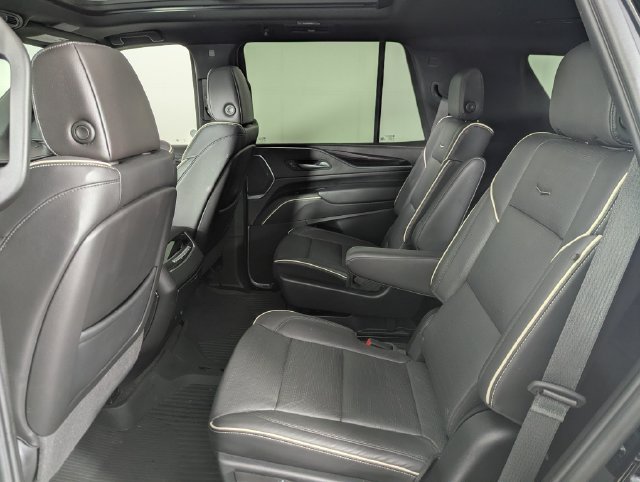 Used 2023 Cadillac Escalade Sport w/ LPO, ONYX Package AWD/4WD image 16