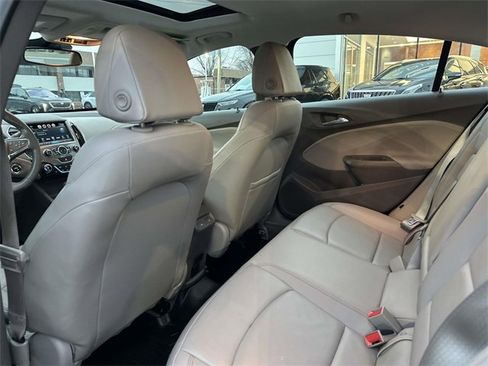 Used 2018 Chevrolet Cruze Premier image 27