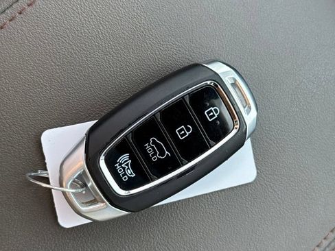 Used 2020 Hyundai Santa Fe Limited FWD image 21
