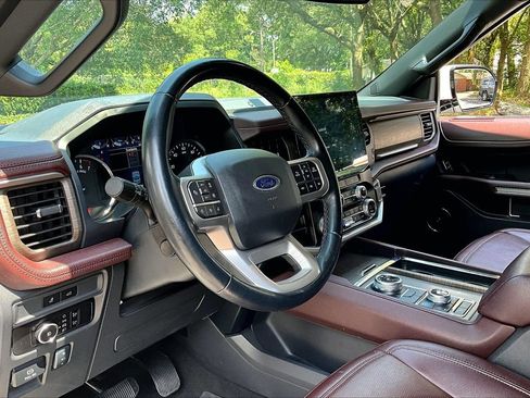 Used 2024 Ford Expedition Limited AWD/4WD image 14