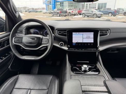 Used 2024 Jeep Wagoneer L Series II image 30