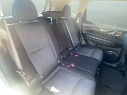 Used 2017 Nissan Rogue SV w/ SV Premium Package FWD image 27