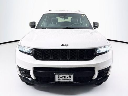Used 2025 Jeep Grand Cherokee L Altitude image 2