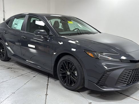New 2026 Toyota Camry SE image 3
