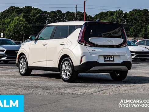 Used 2025 Kia Soul LX w/ LX Technology Package FWD image 7