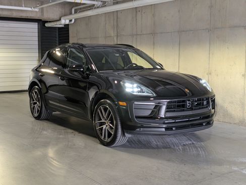 Certified 2026 Porsche Macan AWD/4WD image 11